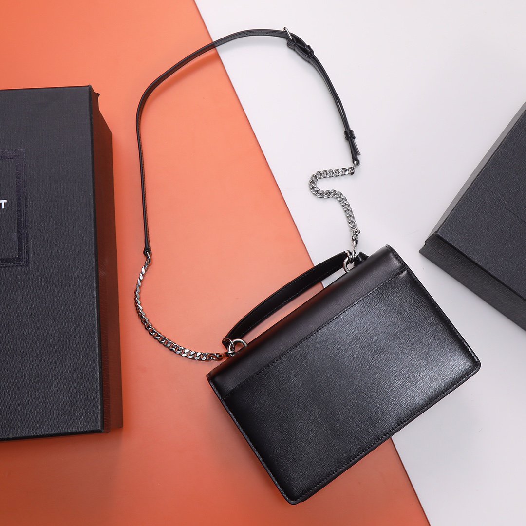 P‼ ️【Exclusive real shot background】🔥Special original order👏 🌈𝙉𝙚𝙬 𝙢𝙚𝙙𝙞𝙪𝙢 𝙨𝙪𝙣𝙨𝙚𝙩🌻 A new member of the Sunset family, the newly designed adjustable shoulder strap greatly increases the convenience of use! The size has also been upgraded, and the larger size can accommodate more belongings! Leather handle on top unlocks even more ways to use it! Made of original cross toothpick pattern cowhide, the leather is soft, delicate and feels great! Designed with magnet closure, it has a main compartment inside, an inner card pocket, a front open pocket, and a flat pocket on the back, so you don’t have to worry about space at all!
Model: 634723.
Size: 25x18x5cm - Image 2