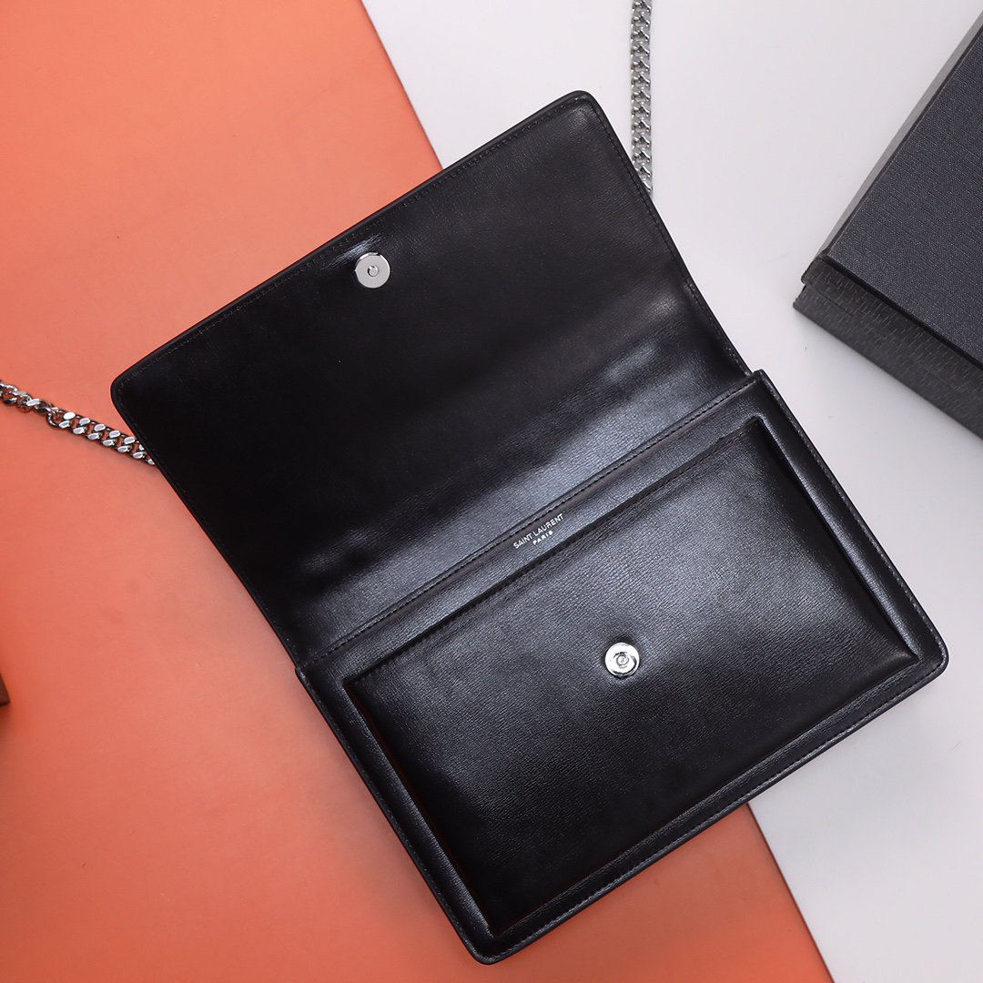 P‼ ️【Exclusive real shot background】🔥Special original order👏 🌈𝙉𝙚𝙬 𝙢𝙚𝙙𝙞𝙪𝙢 𝙨𝙪𝙣𝙨𝙚𝙩🌻 A new member of the Sunset family, the newly designed adjustable shoulder strap greatly increases the convenience of use! The size has also been upgraded, and the larger size can accommodate more belongings! Leather handle on top unlocks even more ways to use it! Made of original cross toothpick pattern cowhide, the leather is soft, delicate and feels great! Designed with magnet closure, it has a main compartment inside, an inner card pocket, a front open pocket, and a flat pocket on the back, so you don’t have to worry about space at all!
Model: 634723.
Size: 25x18x5cm - Image 3