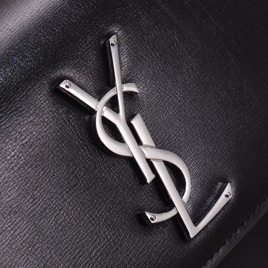 P‼ ️【Exclusive real shot background】🔥Special original order👏 🌈𝙉𝙚𝙬 𝙢𝙚𝙙𝙞𝙪𝙢 𝙨𝙪𝙣𝙨𝙚𝙩🌻 A new member of the Sunset family, the newly designed adjustable shoulder strap greatly increases the convenience of use! The size has also been upgraded, and the larger size can accommodate more belongings! Leather handle on top unlocks even more ways to use it! Made of original cross toothpick pattern cowhide, the leather is soft, delicate and feels great! Designed with magnet closure, it has a main compartment inside, an inner card pocket, a front open pocket, and a flat pocket on the back, so you don’t have to worry about space at all!
Model: 634723.
Size: 25x18x5cm - Image 4