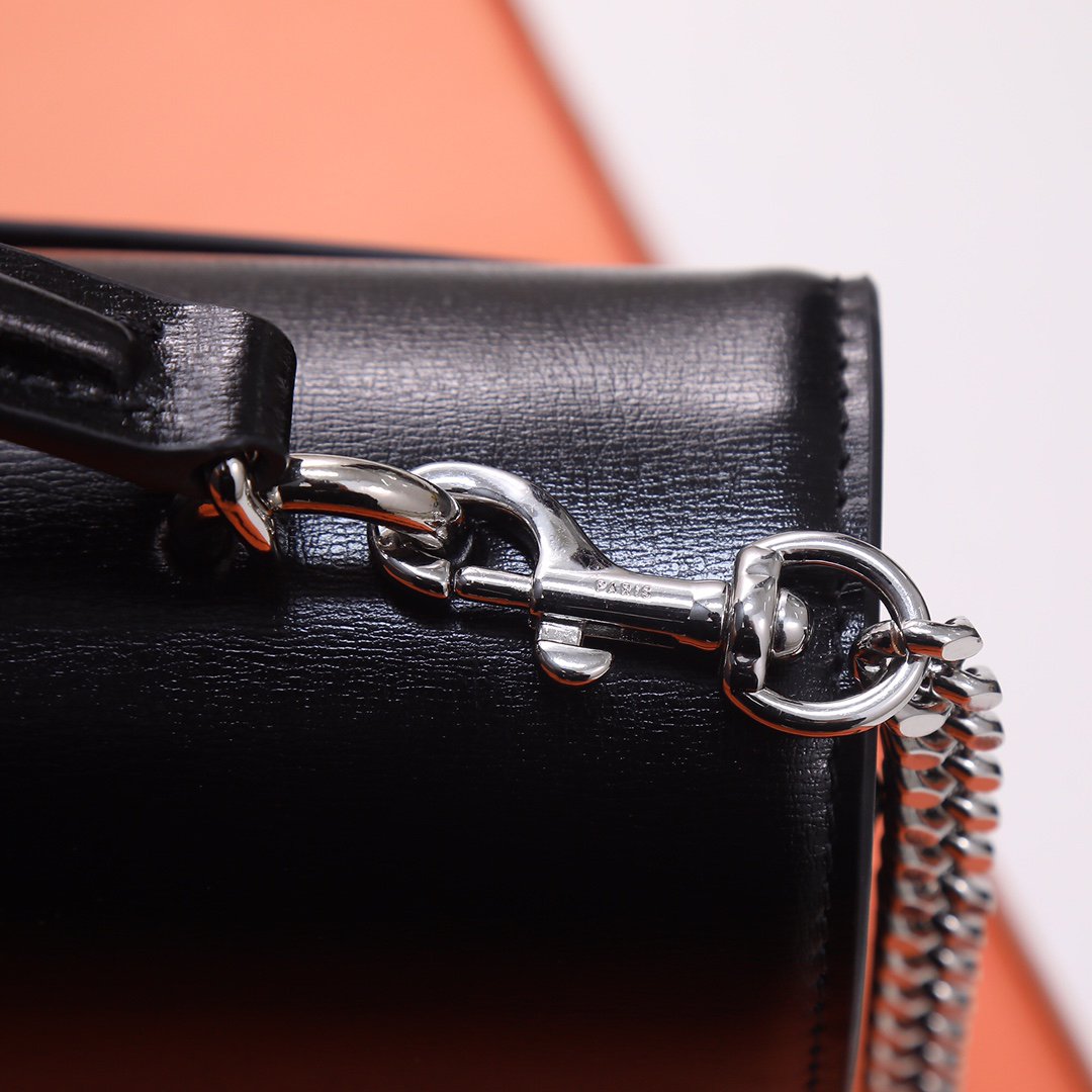 P‼ ️【Exclusive real shot background】🔥Special original order👏 🌈𝙉𝙚𝙬 𝙢𝙚𝙙𝙞𝙪𝙢 𝙨𝙪𝙣𝙨𝙚𝙩🌻 A new member of the Sunset family, the newly designed adjustable shoulder strap greatly increases the convenience of use! The size has also been upgraded, and the larger size can accommodate more belongings! Leather handle on top unlocks even more ways to use it! Made of original cross toothpick pattern cowhide, the leather is soft, delicate and feels great! Designed with magnet closure, it has a main compartment inside, an inner card pocket, a front open pocket, and a flat pocket on the back, so you don’t have to worry about space at all!
Model: 634723.
Size: 25x18x5cm - Image 5