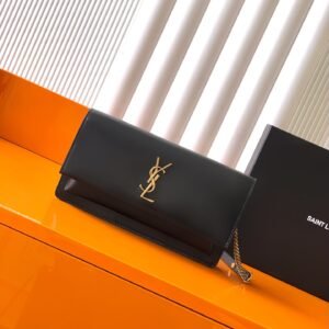 P【Exclusive background】❗❗Black plain antique gold❗❗
🆕YSL’s new sunset box clutch😎 can also be carried under the armpits! Classic SUNSET BOX leather clutch with signature CASSANDRE. This handbag is soft and practical. It is equipped with a thin chain strap that can be stored. It can be carried on the shoulder or used as a clutch bag. It is practical and fashionable👍
Model: 810997
Dimensions: 22x12x2cm