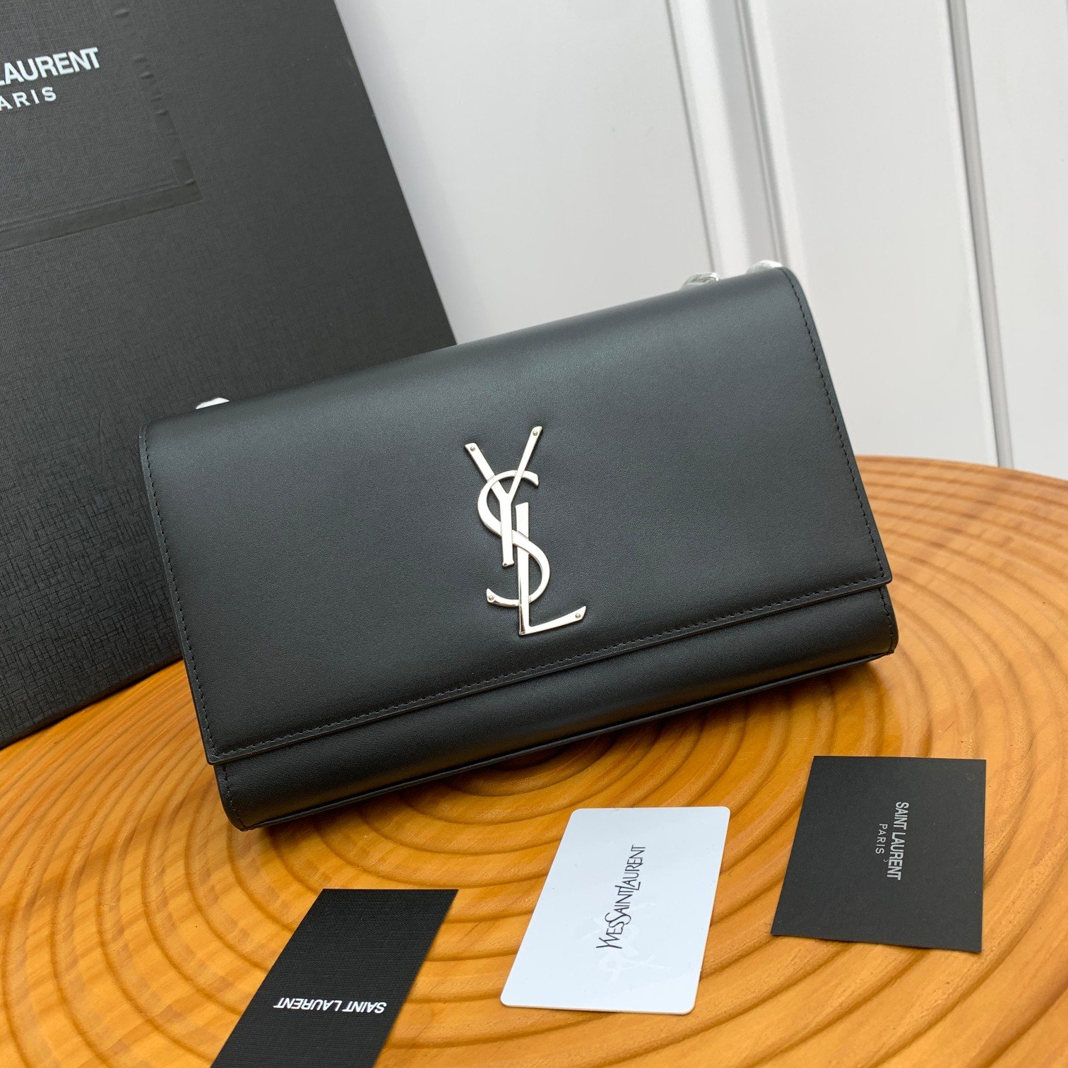 SLP plain chain bag, exquisite tassel charm, custom hardware, magnetic flap, interior compartment bag! ๐๐๐
Size:24cm*14.5*5
Model: ,