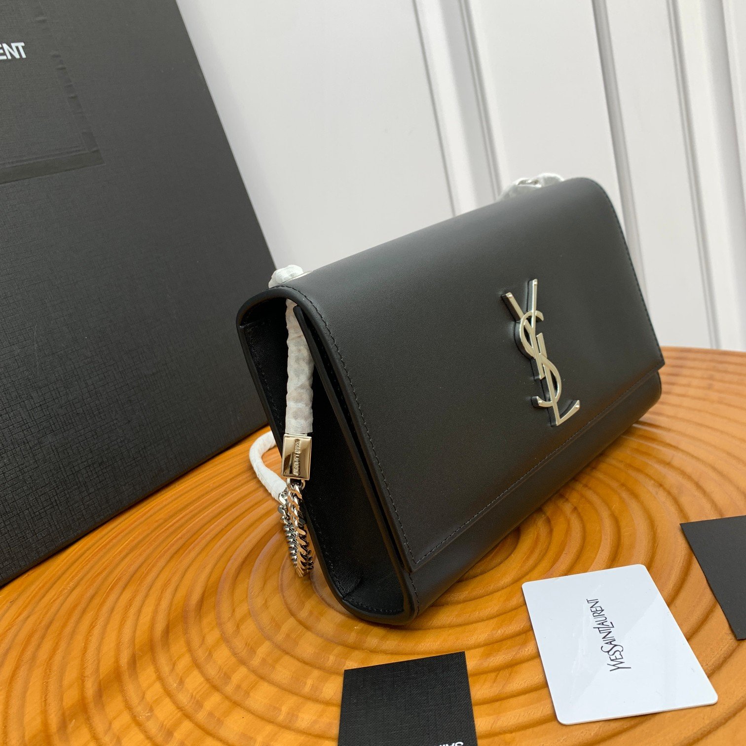 SLP plain chain bag, exquisite tassel charm, custom hardware, magnetic flap, interior compartment bag! ๐๐๐
Size:24cm*14.5*5
Model: , - Image 2