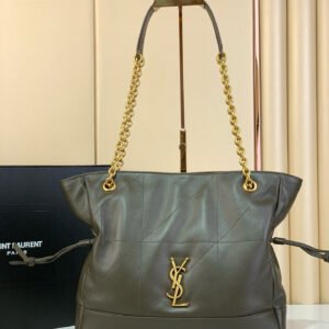 p1180 style number: 833948 green 🌈Small lucky bag
Jamie 4.3 Large POCHON_Lucky bag bucket bag
Soft lambskin imported from Italy. The drawstring design gives the handbag a natural and high-end pleated feel. The metal chain and the metal logo on the bag complement each other. The upper body naturally has a relaxed and fashionable feel. The shape of the lucky bag is more unique and attitude! Super large capacity, can fit a laptop💻
Dimensions: 27×29×11