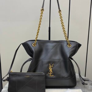 【Small size】Urban gray sheepskin antique gold❗❗Original leather, exclusive for quality❗❗
🌈YSL new small size Jamie 4.3 large chon sheepskin armpit bag. Designers really understand what consumers need 🉑️ Many tote bag designs cannot achieve both beauty and practicality, but! This tote did it! It's lightweight, large in capacity, and elegant! It is a practical tote with online design and full of luxury. I think it looks better than the 22bag! Is this fair to say? It’s still a mommy bag that allows you to carry your baby elegantly👍
Model: 833948 [original leather]
Size: 27×29×11cm