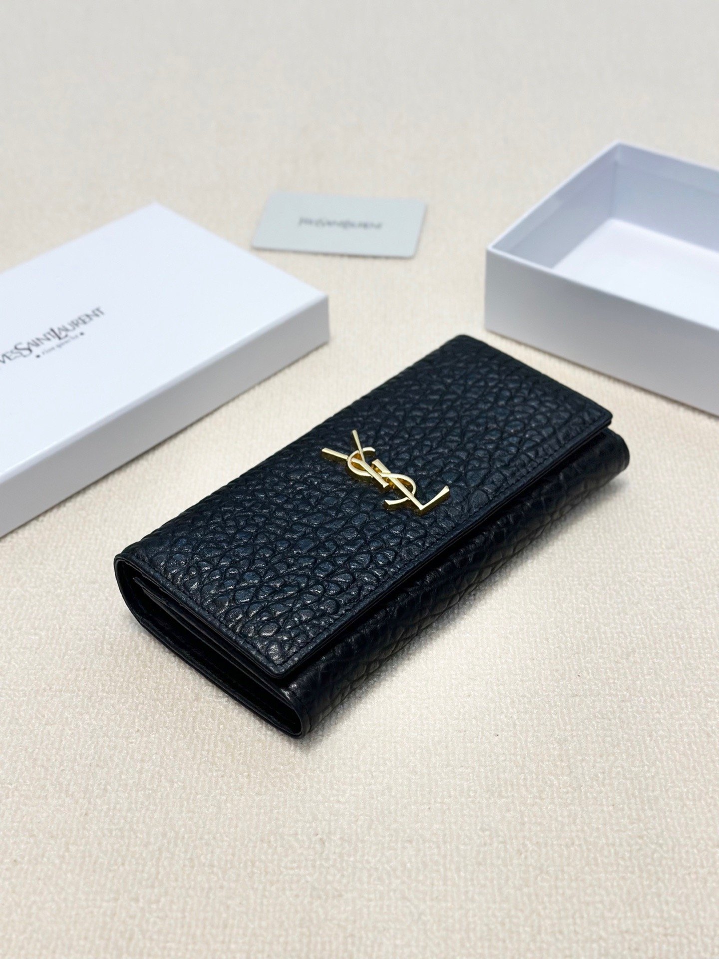 🎀🎀Color Black Pink🎀Size 19x10🎀Saint Laurent🆕♥️Wallet💕Imported calfskin embossed texture is first-class👍Unique style, practical cabinet, super beautiful and super fashionable beauty must-have item🔥