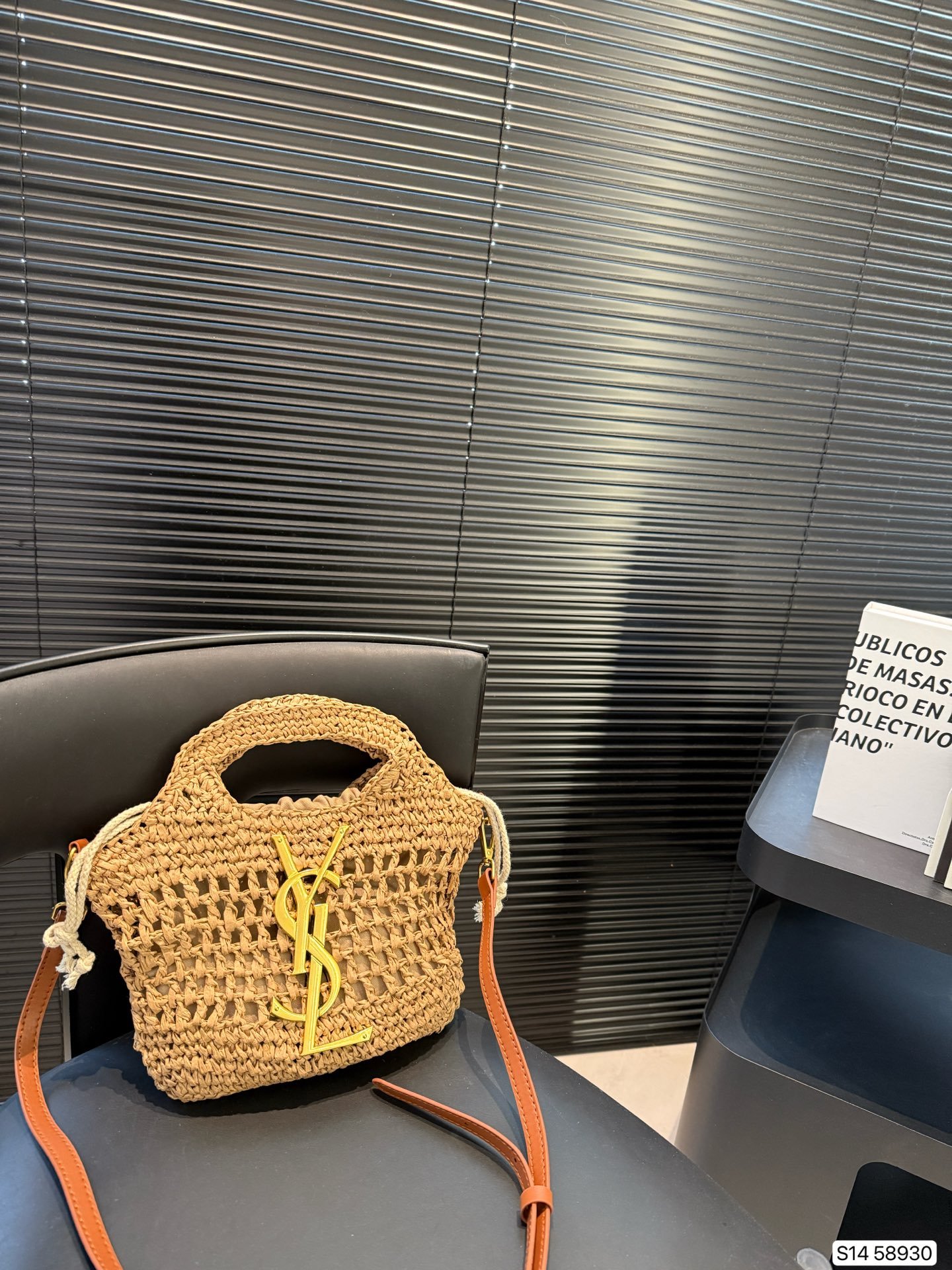 Yves Saint Laurent woven tote bag, a simple matching bag, very elegant. Matching clothes is also easy. Size: 24 20 Item No. 58930 - Image 2