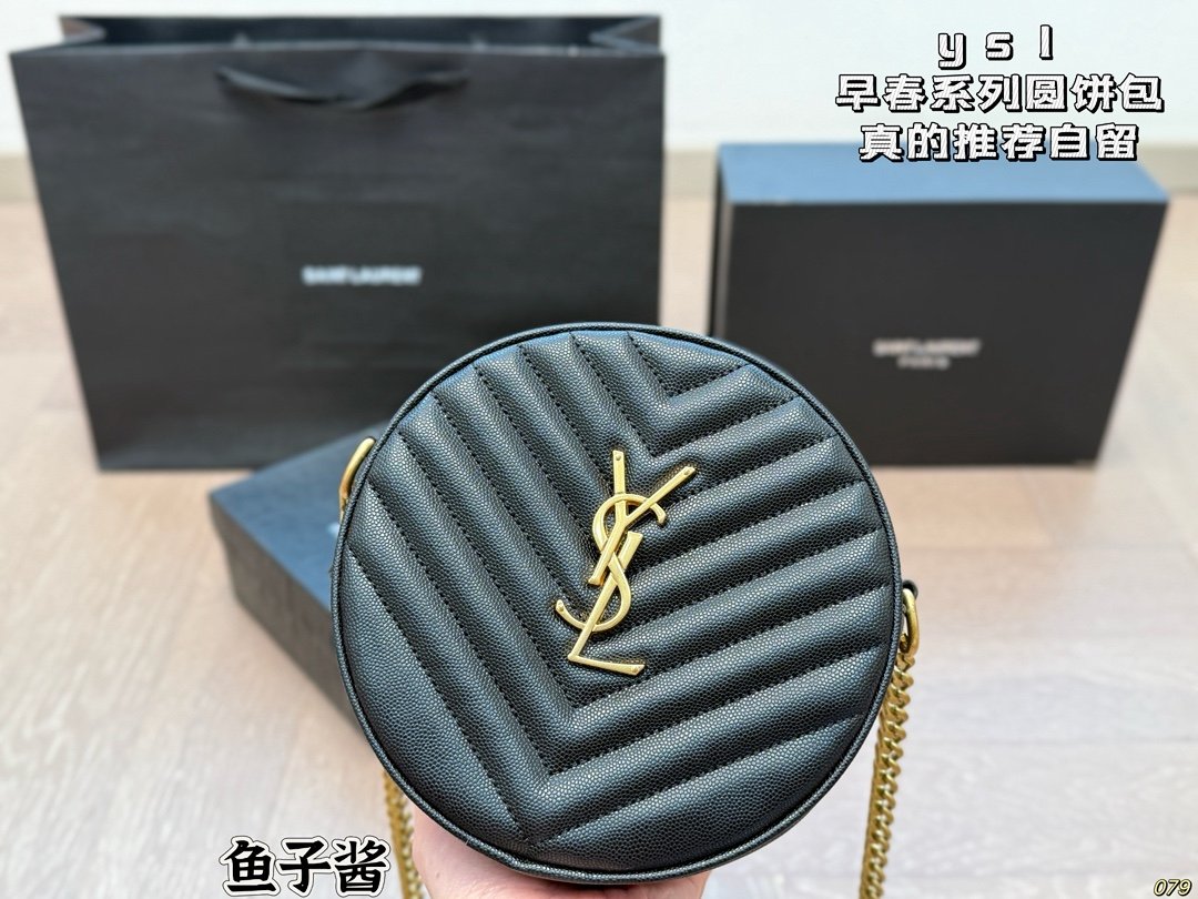 with box
Early spring series round cake bag, I really recommend keeping it for yourself. The combination of the chain is really amazing 🆕 Same style as the goddess 💕👜Original retro hardware, super delicate feel 🔆 Versatile and practical, size 17 17