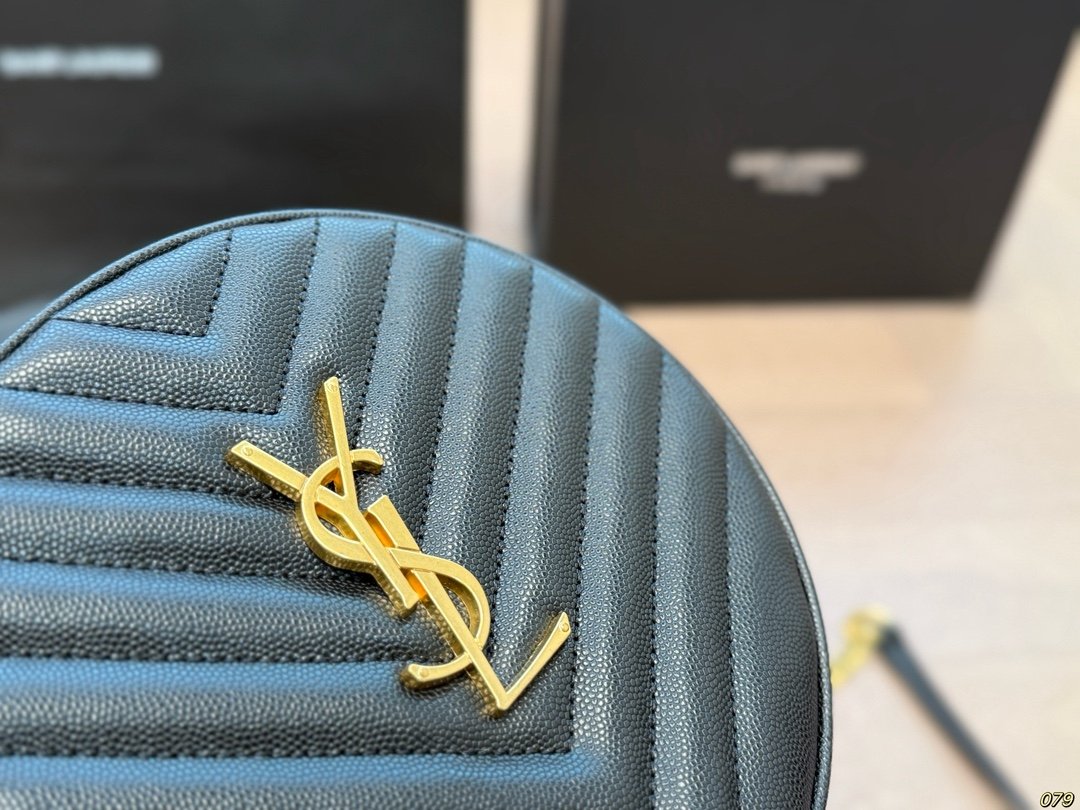 with box
Early spring series round cake bag, I really recommend keeping it for yourself. The combination of the chain is really amazing 🆕 Same style as the goddess 💕👜Original retro hardware, super delicate feel 🔆 Versatile and practical, size 17 17 - Image 3