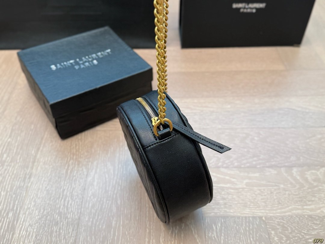 with box
Early spring series round cake bag, I really recommend keeping it for yourself. The combination of the chain is really amazing 🆕 Same style as the goddess 💕👜Original retro hardware, super delicate feel 🔆 Versatile and practical, size 17 17 - Image 4